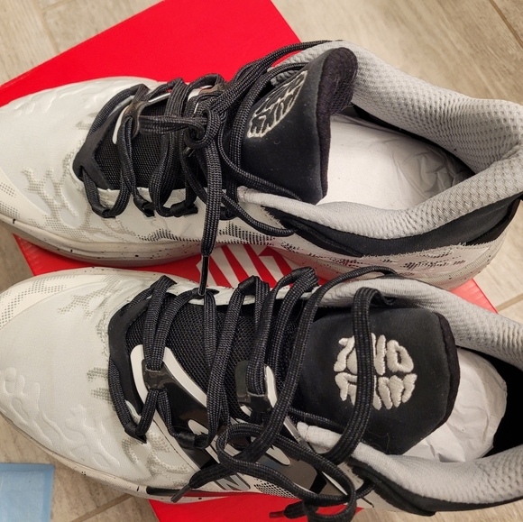 New Balance men's athletic shoes - Picture 2 of 12